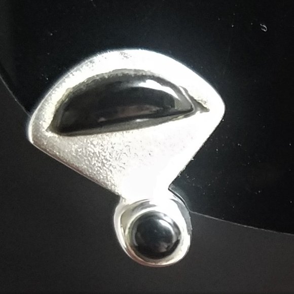 Last pair! Onyx brushed Sterling Silver geometric earrings - Picture 5 of 9